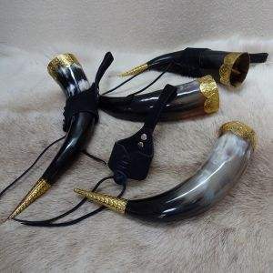 Cuerno Vikingo para Beber de Alta Calidad con Grabado, Artesanía Natural Hecha de Cuerno de Vaca y Buey con Soporte de Cuero, Diseño Nórdico de Ágata - Product Image 3