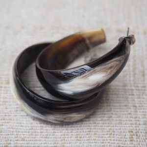 Pendientes de Cuerno de Búfalo para Niñas, Pendientes de Mujer, Joyería de Cuerno, Cuerno Natural para Mujer, Alta Calidad - Product Image 1