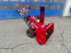 Soplador de Nieve a Gas de Dos Etapas Autopropulsado Quality Power/Smart de 24 Pulgadas, Arranque Eléctrico del Motor, 6 Velocidades F/2R, LED, 3 Años de Garantía - Product Image 1