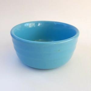 Saladiers en résine verte classiques faits à la main, écologiques, légers, personnalisés pour le service de nourriture, les fêtes, en stock - Product Image 4