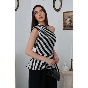 Blusa de Satén a Rayas Negras - Negra - Product Image 3