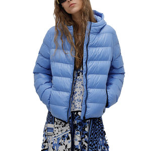 Chaqueta acolchada elegante para hombre y mujer para invierno frío Tela de lona de alta calidad Abrigo con capucha con logotipo personalizado para uso en exteriores - Product Image 4