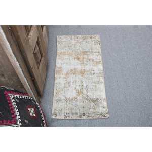 Petit tapis turc 1,4x3 pi (44x90 cm), tapis vintage blanc patchwork - Product Image 1