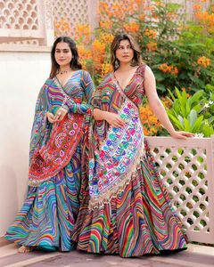Nueva moda estilo Bollywood ropa de fiesta de boda bordado Lehenga Choli para mujeres desgaste proveedor al por mayor exportaciones Surat India - Product Image 6