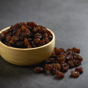 Raisins secs dorés indiens de qualité AAA séchés au soleil nettoyés naturellement doux qualité d'exportation pour une collation mondiale - Product Image 1