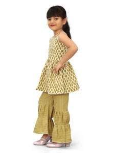 Ensemble Kurti Sharara en coton olive pour filles Shoryam Fashion |   Vêtements traditionnels ethniques indiens pour enfants à séchage rapide pour les fêtes et les célébrations - Product Image 4