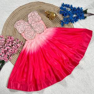 Les enfants portent Bollywood inspiré magnifique couleur pure Chinon soie tissu Unique motif point longue longueur robe pour la vente en ligne - Product Image 2