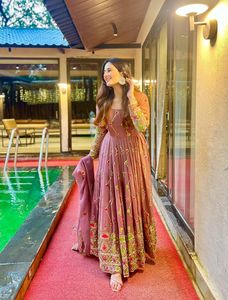 Traje Anarkali de Diseñador en Nuevo Estilo Elegante, Georgette Sintética Pesada con Lentejuelas y Bordado, Manga Larga para Mujer - Product Image 5