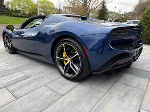 Bajo kilometraje 2024 F e r a r i 296 G T S 818-HP Twin-Turbo V6 Hybrid disponible para exportación hoy - Product Image 6