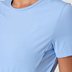 T-shirt court moderne pour femme en tissu premium, idéal pour le confort en extérieur - Product Image 6
