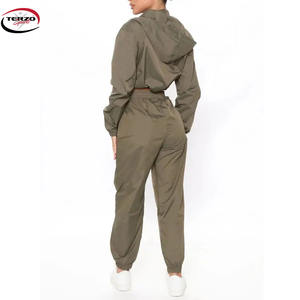 Chándal de 2 piezas con logotipo personalizado para mujer, cortavientos ligero con cremallera completa y Sudadera con capucha, conjunto de Jogger de talla grande, estampado transpirable - Product Image 2