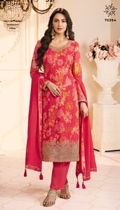 Vente en gros de vêtements indiens et pakistanais de la collection Salwar Kameez avec broderie chinoise et impression numérique de qualité supérieure - Product Image 2