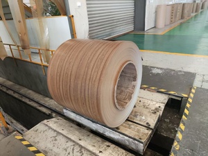Bobine d'<span class=keywords><strong>acier</strong></span> prélaqué <span class=keywords><strong>à</strong></span> motif bois, durable et attrayante, au meilleur <span class=keywords><strong>prix</strong></span> et <span class=keywords><strong>prix</strong></span> des bobines ppgi par <span class=keywords><strong>tonne</strong></span> - Product Image 4