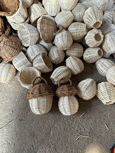 Ensemble d'ornements de Noël en osier de rotin artisanal du Vietnam pour la suspension d'arbre rustique et l'affichage de maison de vacances - Product Image 6