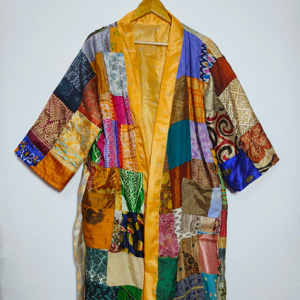Bata de retales de seda reciclada para mujer, Kimono indio, cubierta de playa, albornoz Sari ligero, bata cómoda, ropa de dormir - Product Image 1