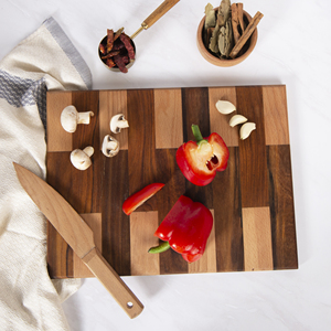 Tabla de servir y cortar de madera mixta de lujo con mosaico - Plato de madera maciza de 3 cm de grosor - Diseño de contraste de vetas naturales - Product Image 2