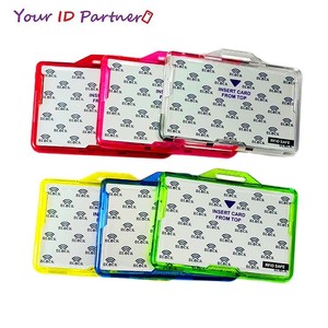 AC925-RFID Porte-cartes d'identité coloré double compartiment avec blocage RFID en plastique - Product Image 1