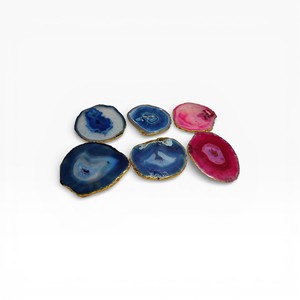 Ensemble de dessous-de-verre en agate multicolore moderne avec des bords plaqués or, décoration de table artistique et luxueuse - Product Image 1
