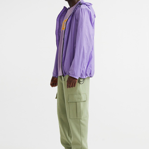 Pantalones deportivos 100% poliéster para hombre, casuales, con cordón ajustable, estilo jogger, suaves y cómodos. - Product Image 1