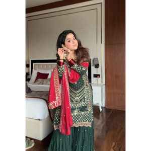 MODLING REAL DE SARARA PAR DE LOOMEERA DETALLES KURTI FAUX GEORGETTE SECUENCIA BORDADO TRABAJO DELANTERO Y TRASERO - Product Image 1