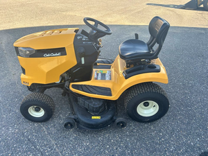 Tractor Cortacésped Usado Cub Cadet XT1 2016 Barato y Asequible en Venta, Proveedor de Cortacéspedes para Jardín, Envío Inmediato - Product Image 1