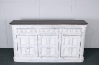 Buffet de salle à manger et de salon en bois de manguier massif, style rustique antique, extensible, avec trois portes et trois tiroirs, finition blanc vieilli.
