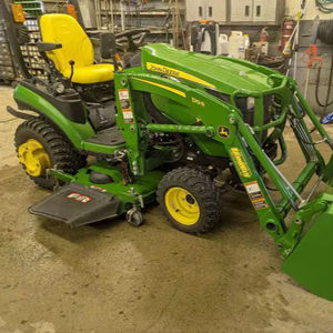 Tracteur de jardin d'occasion John Deere 1025R 185HP 4x4 avec moteur Cummins, tondeuse, pompe et roulement à vendre - Product Image 4