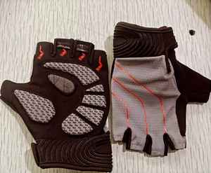 Guantes de medio dedo unisex de alta calidad con logotipo bordado personalizado uso diario de verano con cómodo agarre de mano - Product Image 6