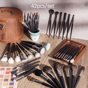 DAHUI noir 2024 chine <span class=keywords><strong>meilleur</strong></span> ensemble <span class=keywords><strong>de</strong></span> pinceaux <span class=keywords><strong>de</strong></span> maquillage professionnel manche en bois Logo personnalisé pinceaux <span class=keywords><strong>de</strong></span> maquillage brosse 26 pièces - Product Image 3