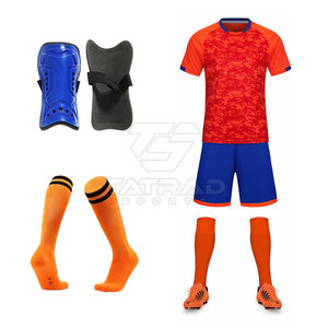 Tenue de football personnalisée pour homme à manches courtes, respirante et imprimée – Vente en gros et personnalisable, haute qualité et éco-responsable - Product Image 1