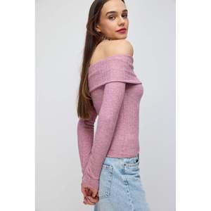 Blusa Gris para Mujer con Volantes Asimétricos, Hombro Descubierto, Logotipo Frontal, Manga Larga, Corte Ajustado, Talla XL, Informal - Product Image 3