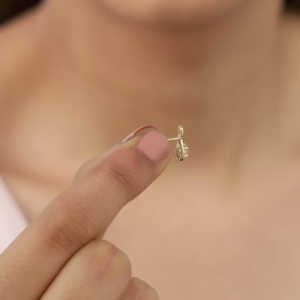 Boucles d'oreilles élégantes Boundless Solitaire Gold Diamond Studs pour toute occasion - Product Image 1