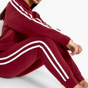 Vente en gros Ensemble survêtement à capuche et à deux rayures pour femme Pull-over personnalisé en coton pour femme Ensemble survêtement confortable - Product Image 6