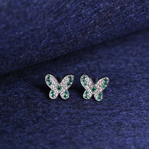 Pendientes de Mariposa Plateados, Modernos y Elegantes, con Diamantes, Circonitas y Perlas, en Rodio, para Regalo de Compromiso, Boda, Aniversario o Fiesta - Product Image 2