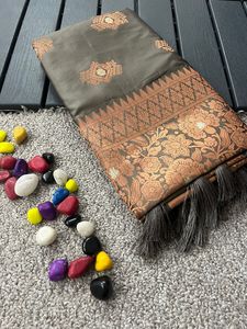 ปาโตลาส่าหรีที่สวยงามด้วยทองคำ zari และ meenakari ทั้งหมดมีความคมชัดสูง - Product Image 4