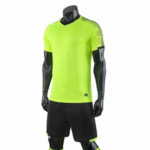 Camiseta de fútbol personalizada para adultos y hombres, uniforme de fútbol de poliéster 100% transpirable de manga corta de secado rápido para todas las estaciones - Product Image 6