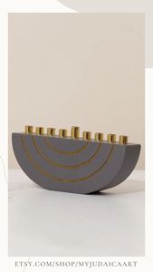 Menorá Plateada para Hanukkah, Diseño con Valores Familiares, Portavelas Judío Único para Exhibición Festiva, Gran Venta - Product Image 4