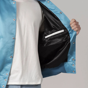 Chaqueta Bomber de satén de gran tamaño, diseño de béisbol OEM con bordado de logotipo en el pecho, chaqueta universitaria personalizada - Product Image 3
