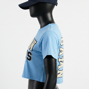 Top corto para mujer, jersey de algodón premium GSM, suave, color azul cielo, logotipo bordado en chenilla personalizado, ajuste casual, camiseta corta de algodón para mujer - Product Image 2