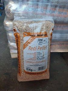 Approvisionnement direct usine : Granulés de bois de qualité, autres formes, combustible naturel pour systèmes de chauffage, poêles et chaudières, sac de 15 kg, teneur en cendres 0,33% - Product Image 1