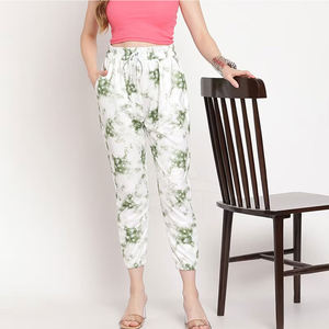 Pantalón de chándal de moda para mujer Diseño cómodo de aspecto moderno para entrenamiento y uso doméstico - Product Image 4