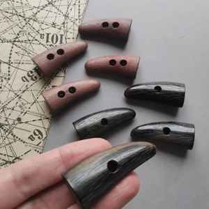 Bascule naturelle en corne de buffle et de boeuf pour vêtements faits à la main Conception unique Bascule à dos plat légère Caractéristique lavable - Product Image 1