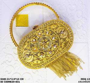 Clutch de Metal Hecho a Mano por Craftstages International, Diseño de Corazón con Perlas, para Bodas, con Solapa, Forro de Satén y Capacidad para Anillos - Product Image 2