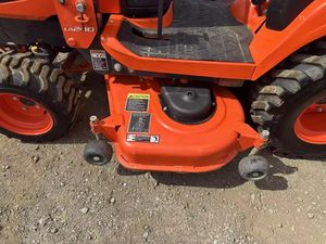 Tracteur Kubota B2601 4x4 neuf/d'occasion avec tondeuse, équipement agricole, livraison rapide, prix avantageux - Product Image 5