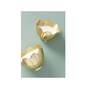 Pot à bougie en métal en acier inoxydable au design moderne avec couvercle, magnifique pot à bougie pour la décoration à la maison, les dîners - Product Image 5