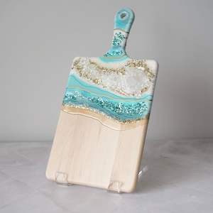 Planche à découper en résine et en bois avec surface en bois lisse, parfaite pour les amateurs de cuisine, la décoration intérieure et la cuisine de tous les jours - Product Image 6