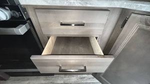 รถบ้านมือสอง ปี 2023 รุ่น Thor Freedom Traveler A30 สีเทา สหรัฐอเมริกา - Product Image 2