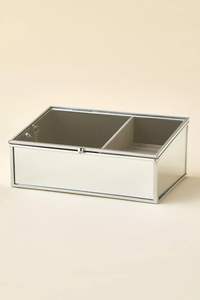 Boîte à bijoux en métal et en verre durable assurant une protection à long terme pour les ornements précieux - Product Image 3