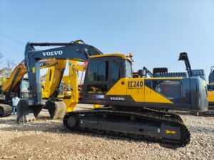 Excavateur Volvo EC240 d'occasion Machines de construction puissantes Bonne performance Noyau à bas prix avec roulement moteur - Product Image 1