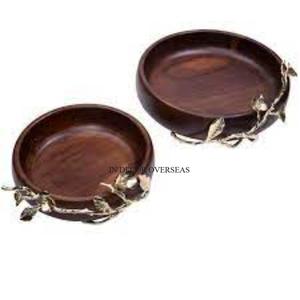 Juego de 2 cuencos para servir de forma redonda de madera de acacia de alta demanda de alta calidad con diseñador de metal floral pulido brillante plateado - Product Image 1